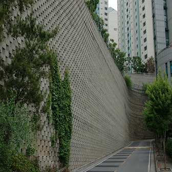 Reinforced Soil Walls with Block Fascia