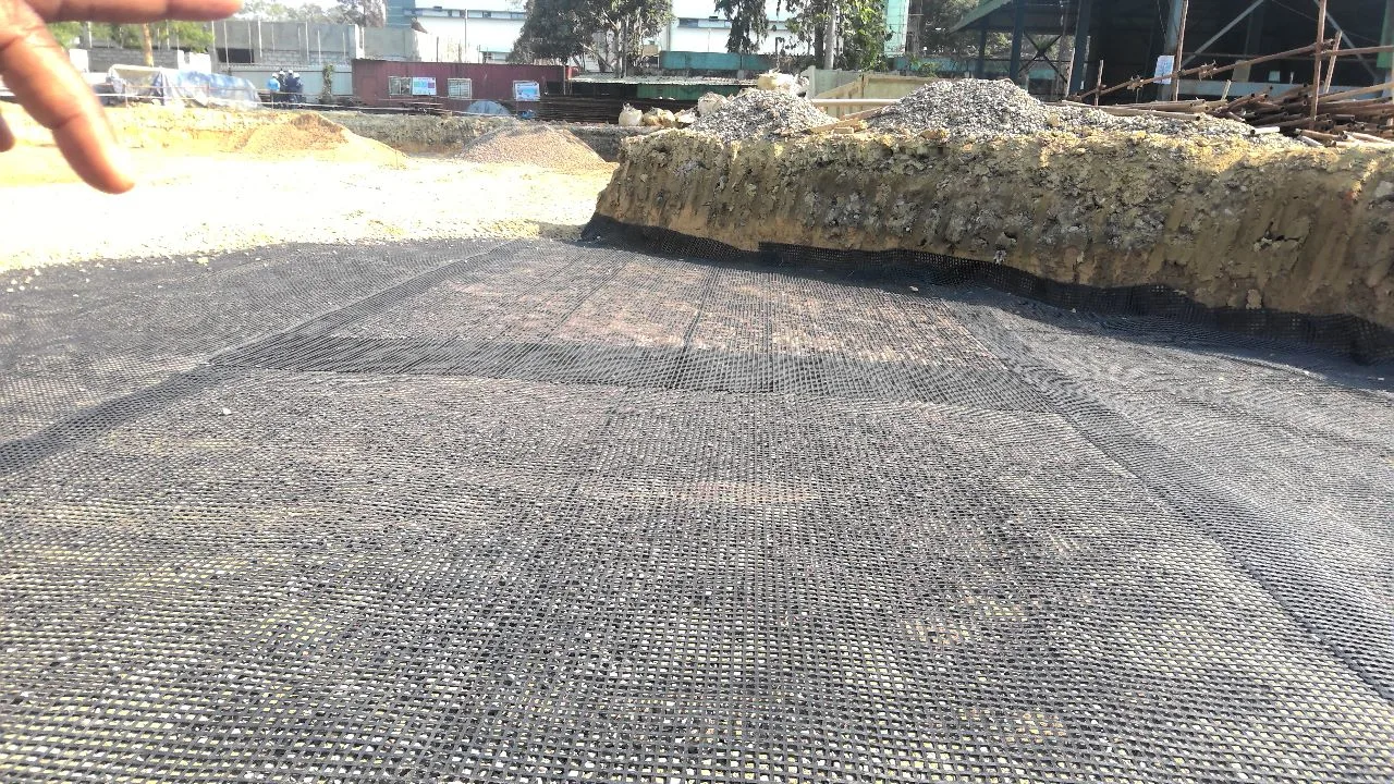 Use of Techgrid Biaxial Geogrid Beneath DCU Feed Storage Tank