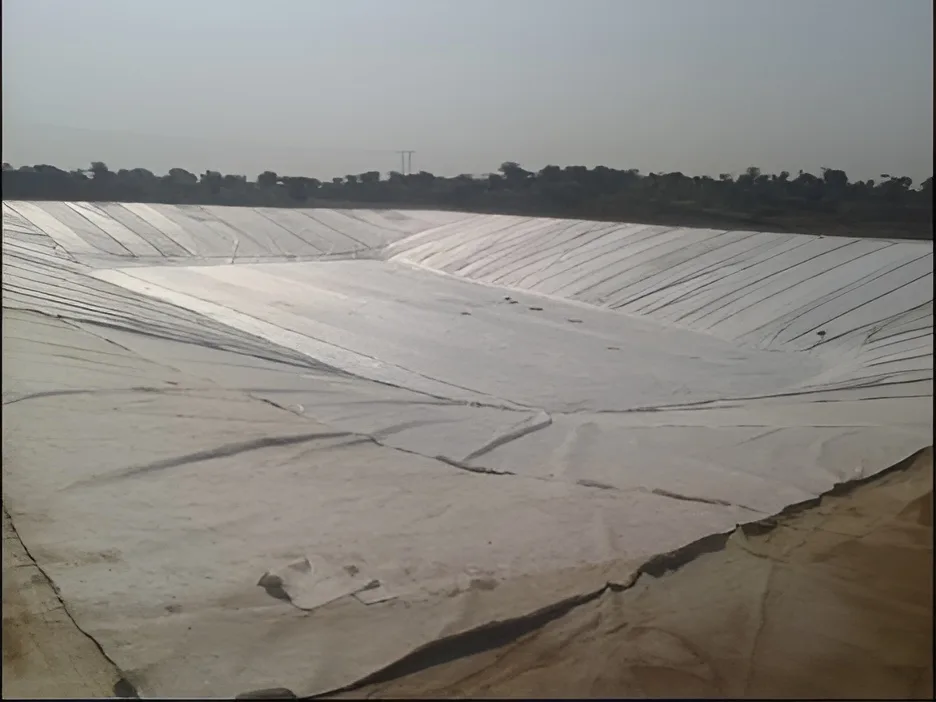 Municipal solid waste landfill lining system